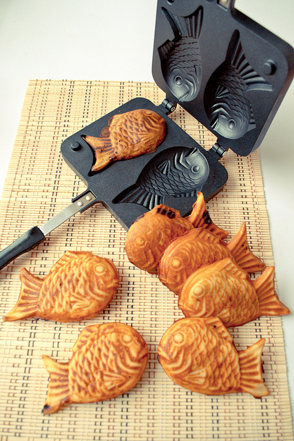 Japanese sweets - Taiyaki maker // pancakes that look like little fish! Super kawai! #product_design