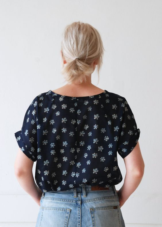Floral navy top by Primoeza