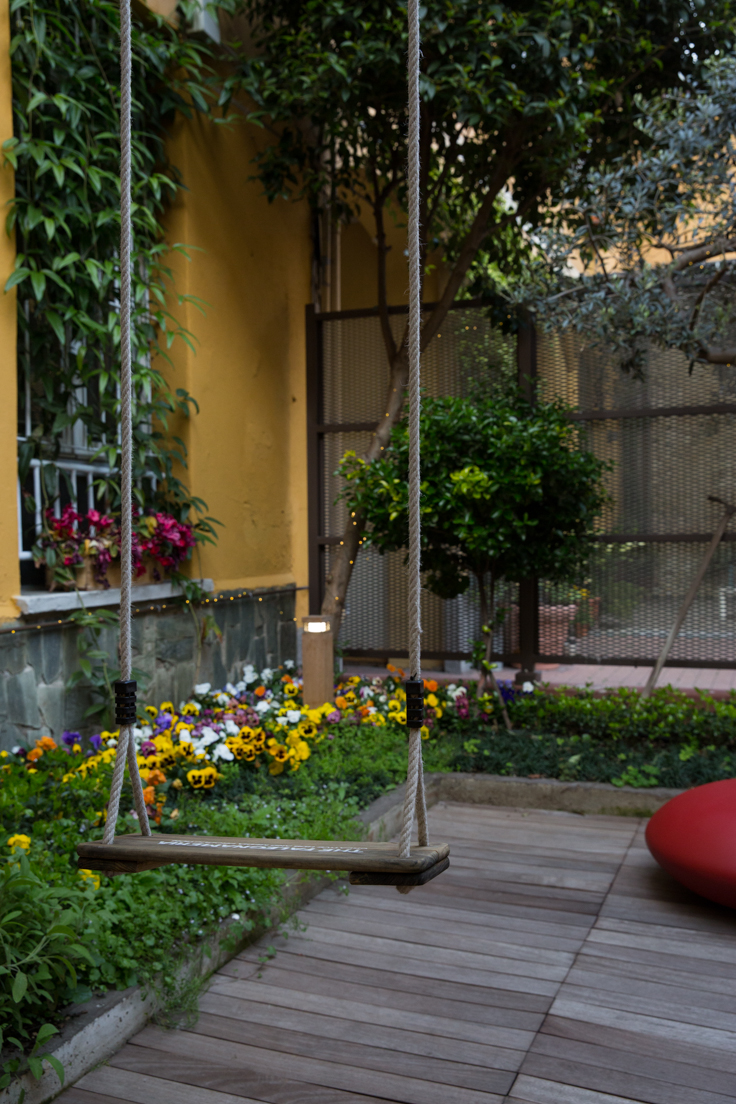Dreamy garden swing design - a fun little spring courtyard in Via Tortona Design District | The Ultimate Guide to Milan Design Week